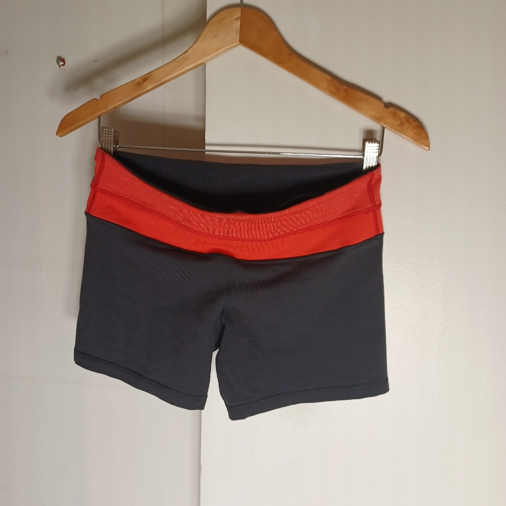 Lululemon Sz 8 Reversible 4" Shorts